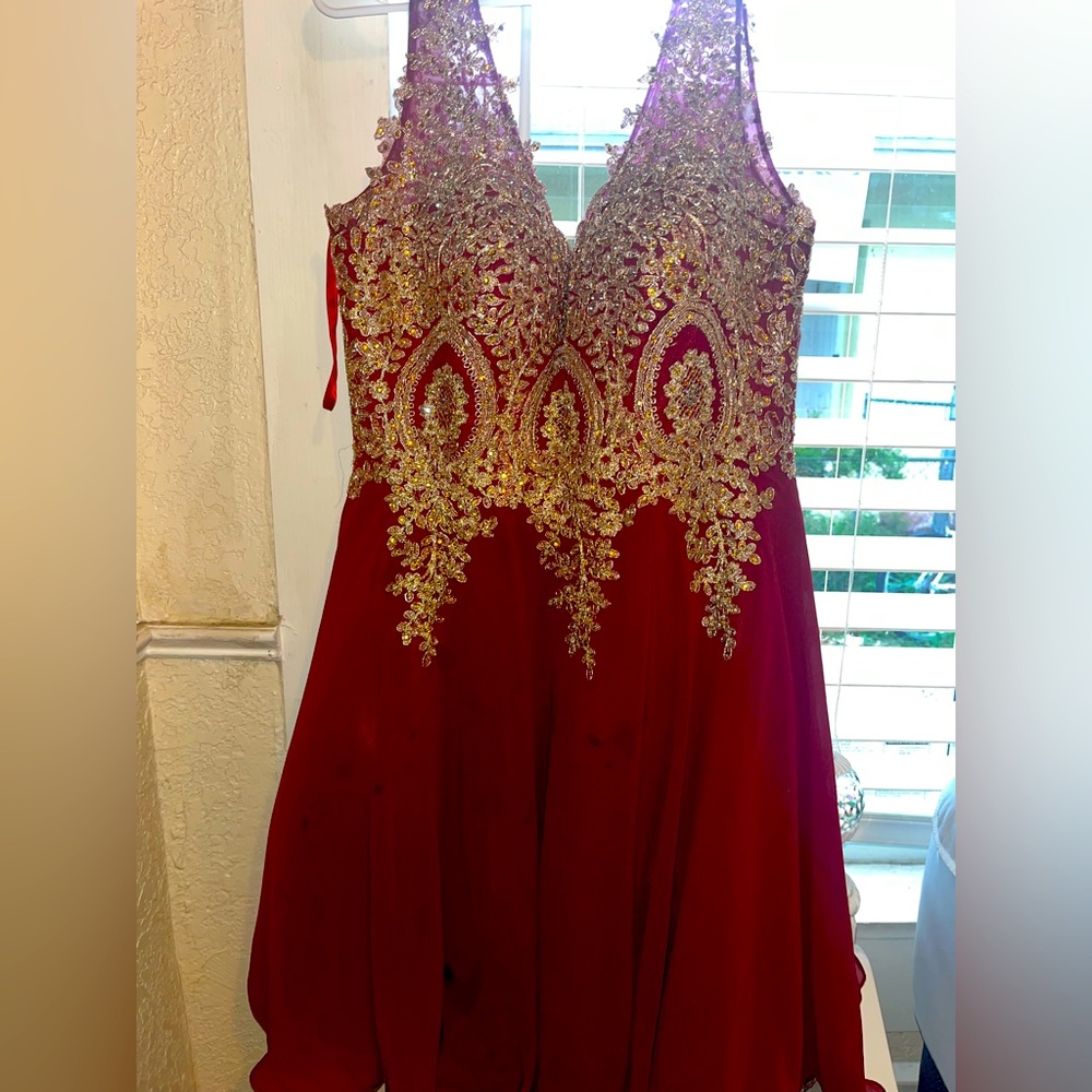 I’m selling this dress I used for a quinces(15) as a dama!